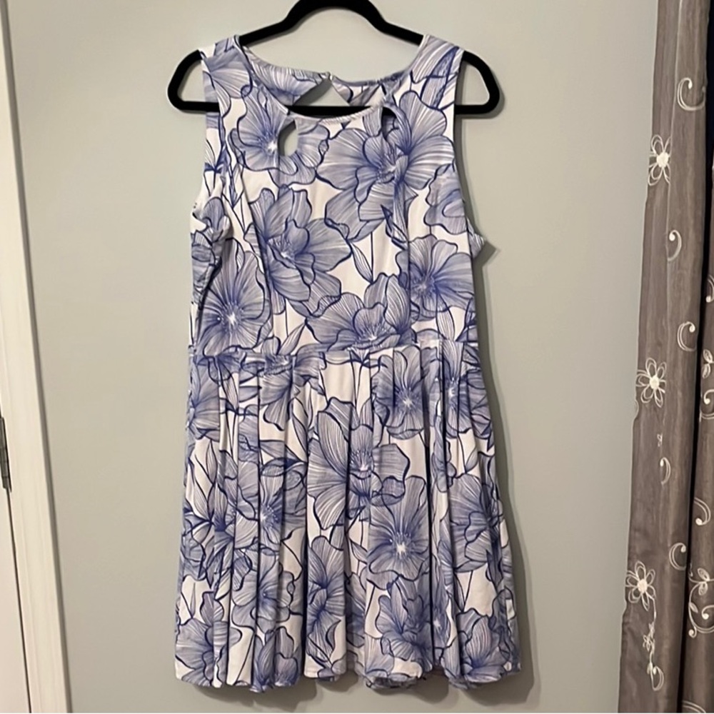 Danny & Nicole Blue and White Floral Dress